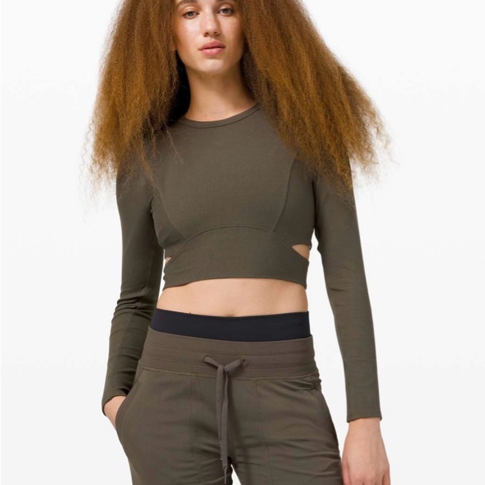 LA Cut-Out-Waist Crop Long Sleeve